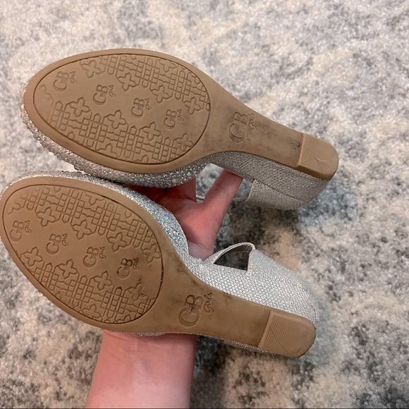 Gianni Bini Girls Dress Shoes - Picture 7 of 10